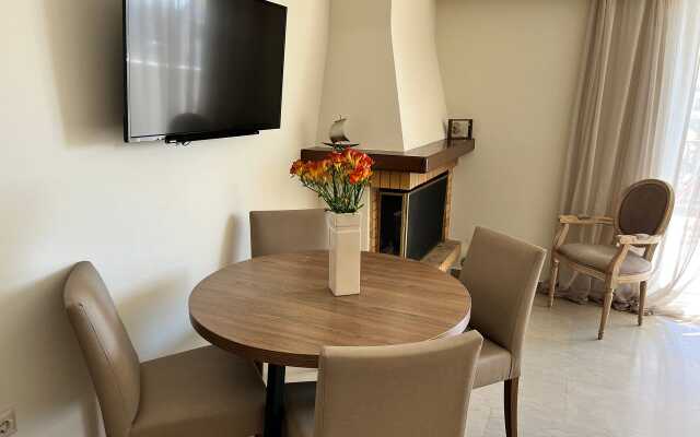 Penthouse Apartment and Studio