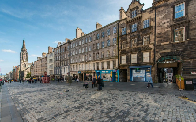 Parliament Sq (apt 10 ) Royal Mile