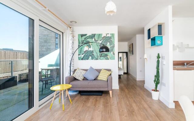 JOIVY Lovely Studio Flat with Terrace in Southeast London