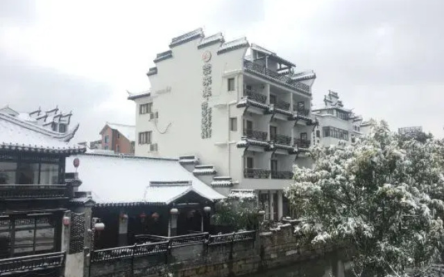 Xitang Yunlaiji Riverside Art Hotel (Xitang Guzhen Store)