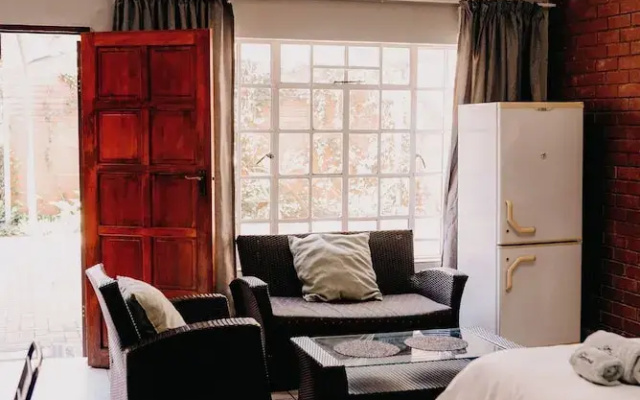 La Rona Hospitality Services