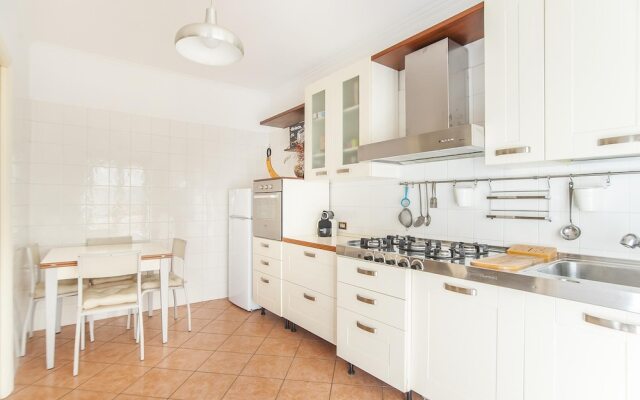 Eur Luminous And Large Family Terrace Apartment