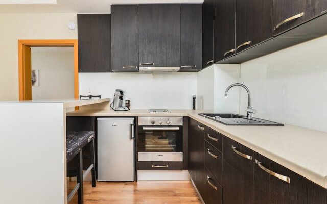 FM Deluxe 1-BDR Apartment with Parking - The M Place