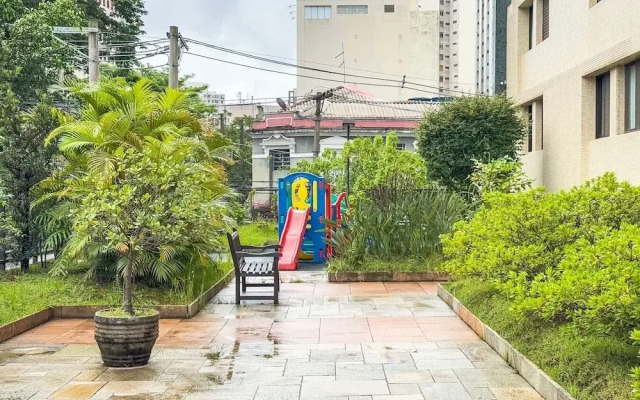 Casa na Granja Viana em frente à reserva ambiental