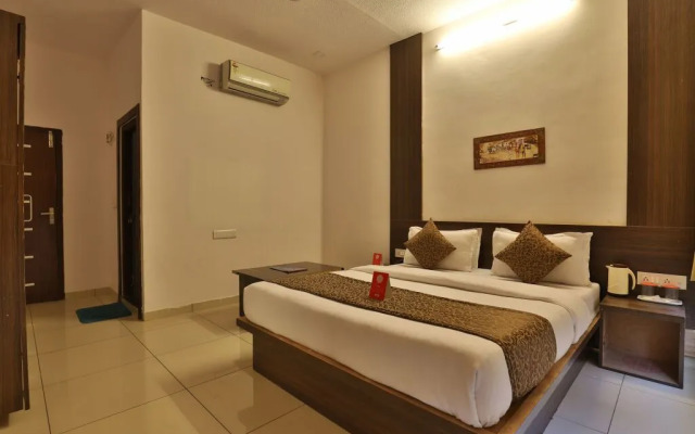 OYO 11649 Hotel Mahima
