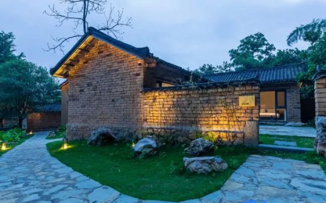 Qilu Hotel – Outside – Guilin
