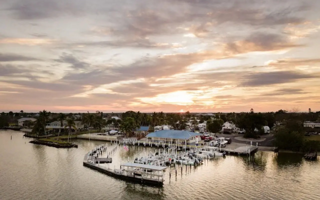 Chokoloskee Island Park and Marina