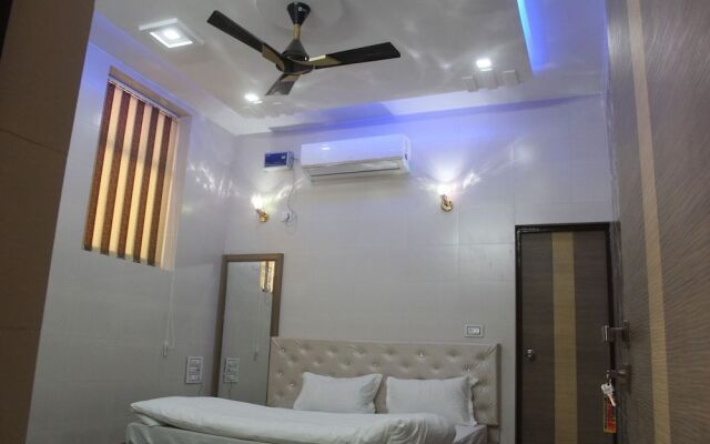 Hotel Bajaj Lake Palace