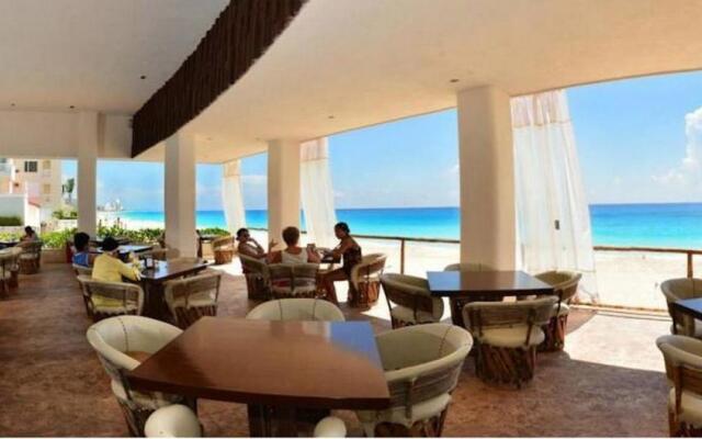 Cancun Plaza Condo Apartment