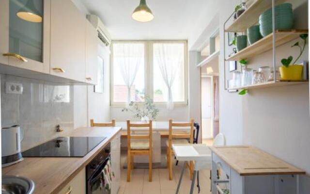 Spacious apartment by the sea 8+4