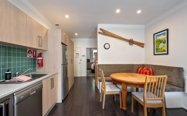 Lantern 1 Bedroom terrace with car space and mountain view