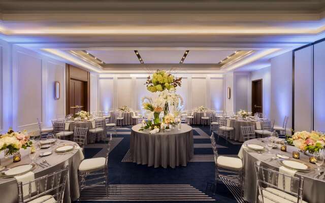 106 Jefferson Huntsville, Curio Collection by Hilton