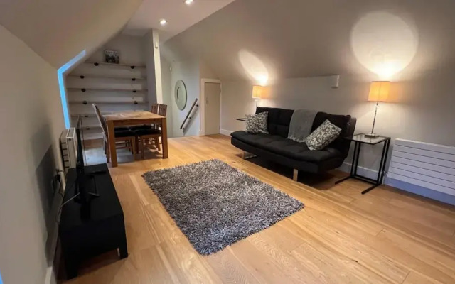 NEW 1BD Contemporary Home Upper Dunblane