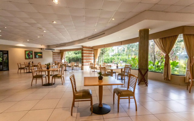 Summit Rainforest & Golf Resort