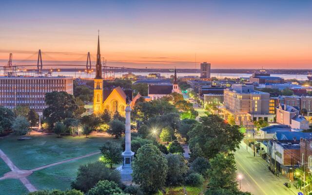 Cambria Hotel Charleston Riverview