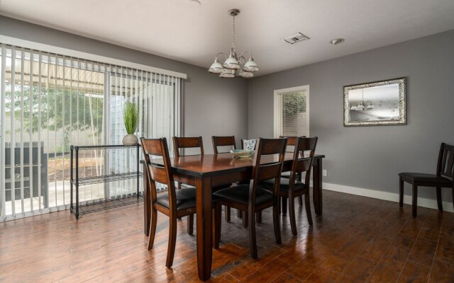 Soak In Oak Sleeps 14 Best Location