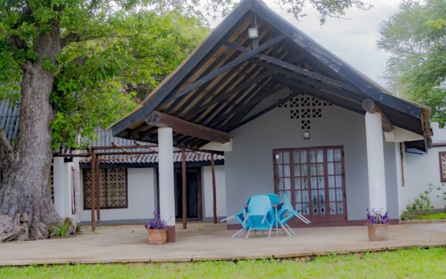 Bahari Beach Castle Lodge