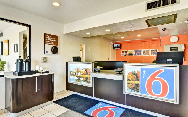Motel 6 Pittsburgh, PA - Crafton