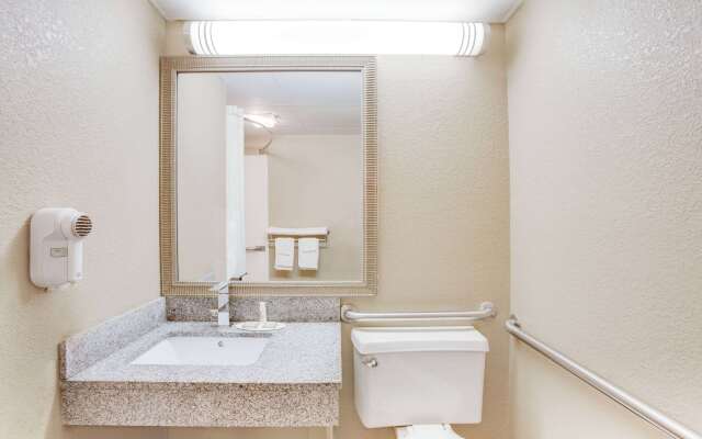 Super 8 by Wyndham Morrilton