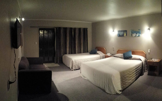 The Aquarius Motor Inn