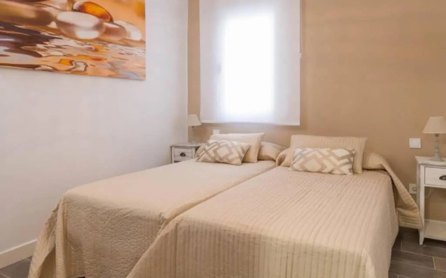 Sensacional Apartamento Junto a Palacio Real by Batuecas