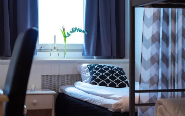 Björkbackens Karaktärshotellet - Stugby