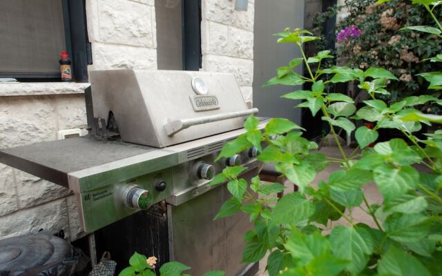 Grace Holon Villa & Pool