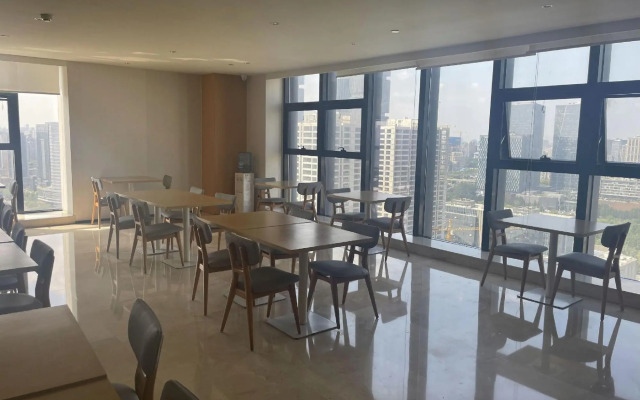 Ji Hotel (Zhengzhou East Railway Station)