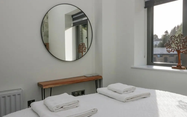 Watch Tree Apartment