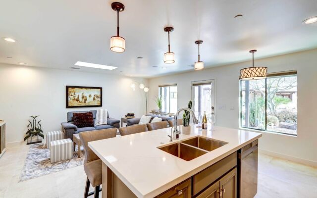 Paradise Valley Abode: Pool, Near Downtown Phoenix