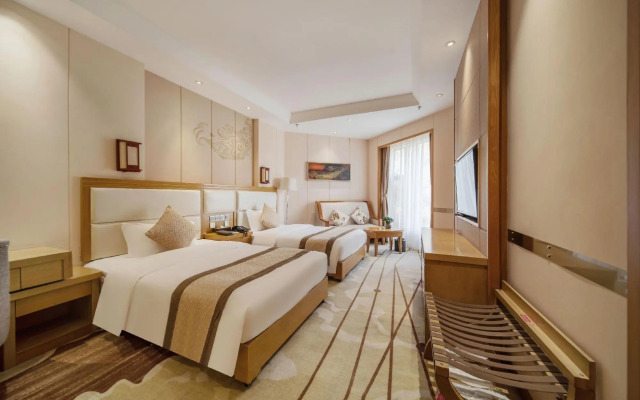 Huafeng Peacock Lake Hotel & Resort