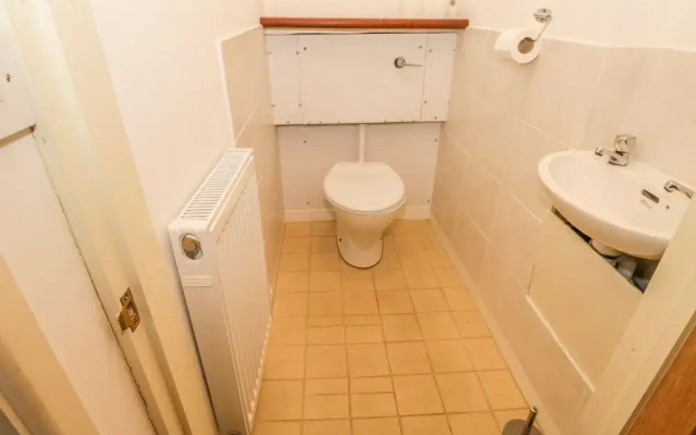 2 Park Nook Close