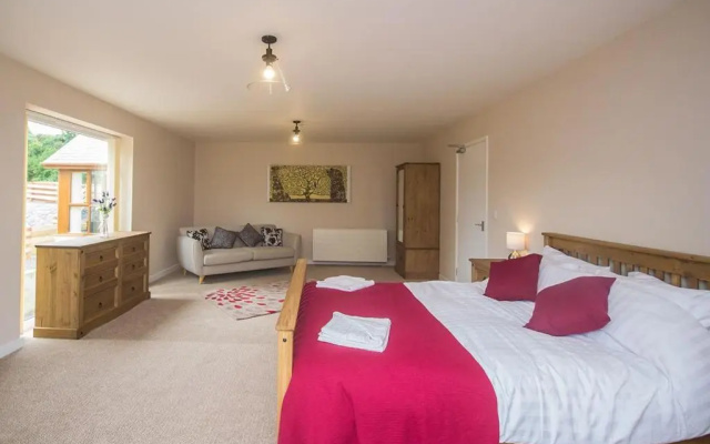 Hendy - First Floor Apartment