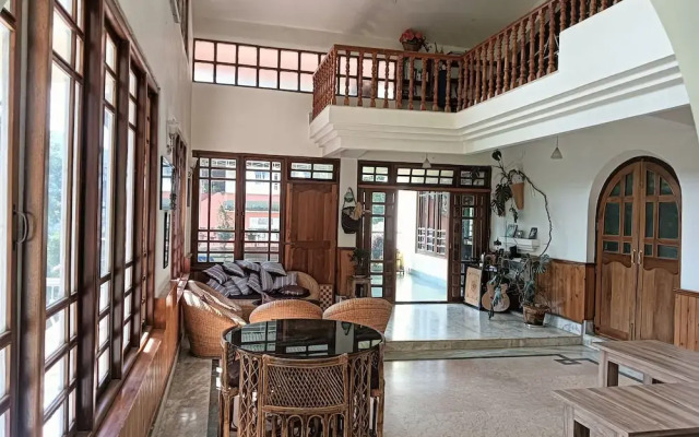 Ronglyang Lotus Villa Homestay (Near MG Road)