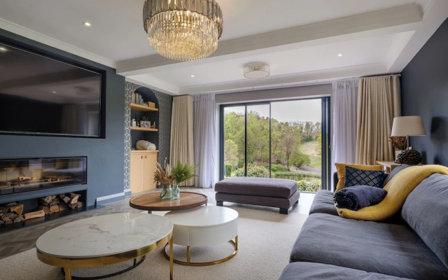 5 Bed Lake House - Sleeps 10 - Nature Reserve