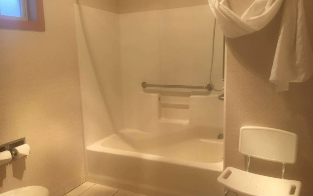 RiverTree Inn & Suites