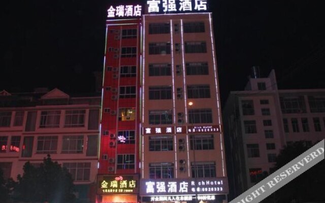 Rich Hotel