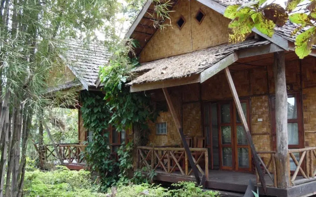 Namtha Riverside Bungalow