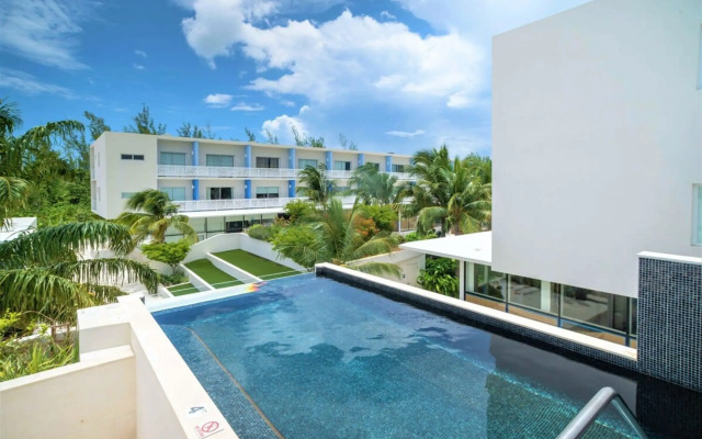 Spacious 1BR 1bth Apt w Rooftop Pool Near Beach