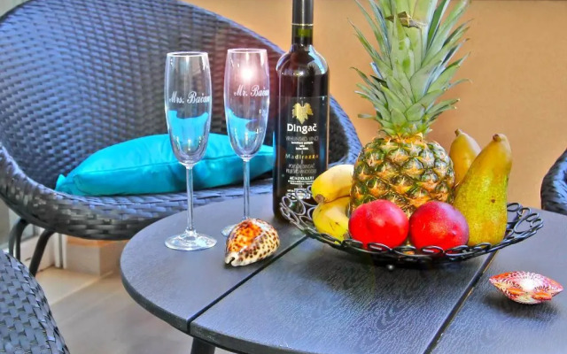 Bacan Family Apartments