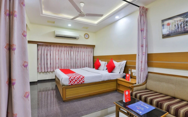 OYO 17117 Hotel Rainbow