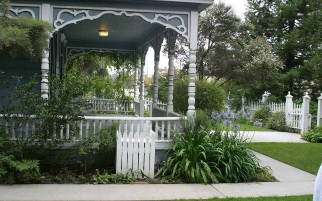 Kaleidoscope Inn & Gardens