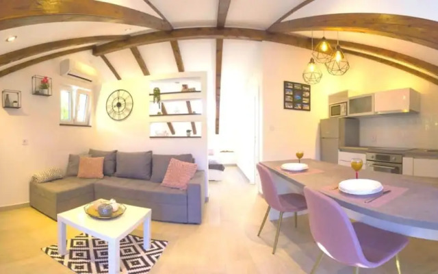 Filip - Vineyard and Large Terrace - SA2 Rozi