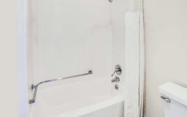 Rodeway Inn & Suites