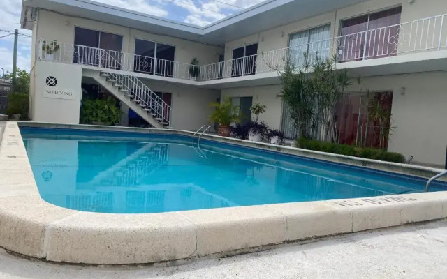 Queens Lodge Motel & Apartments