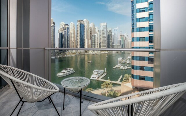 Maison Privee - Sleek Apt with Dubai Marina Vws & Premium Facilities.