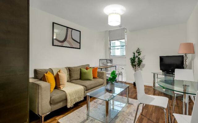Lamb's Passage Elegant One Bed Apartment