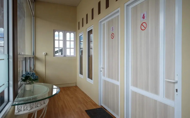 RedDoorz Syariah near Alun Alun Wonosobo 3