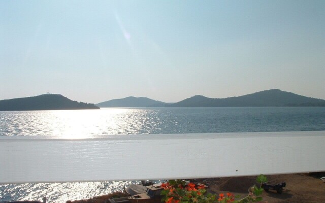 Vale - Central & 20m to the sea - A1