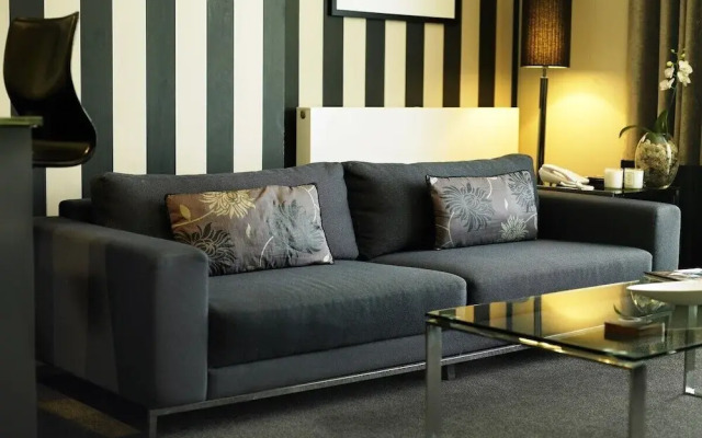 Kensington House by Warren Collection